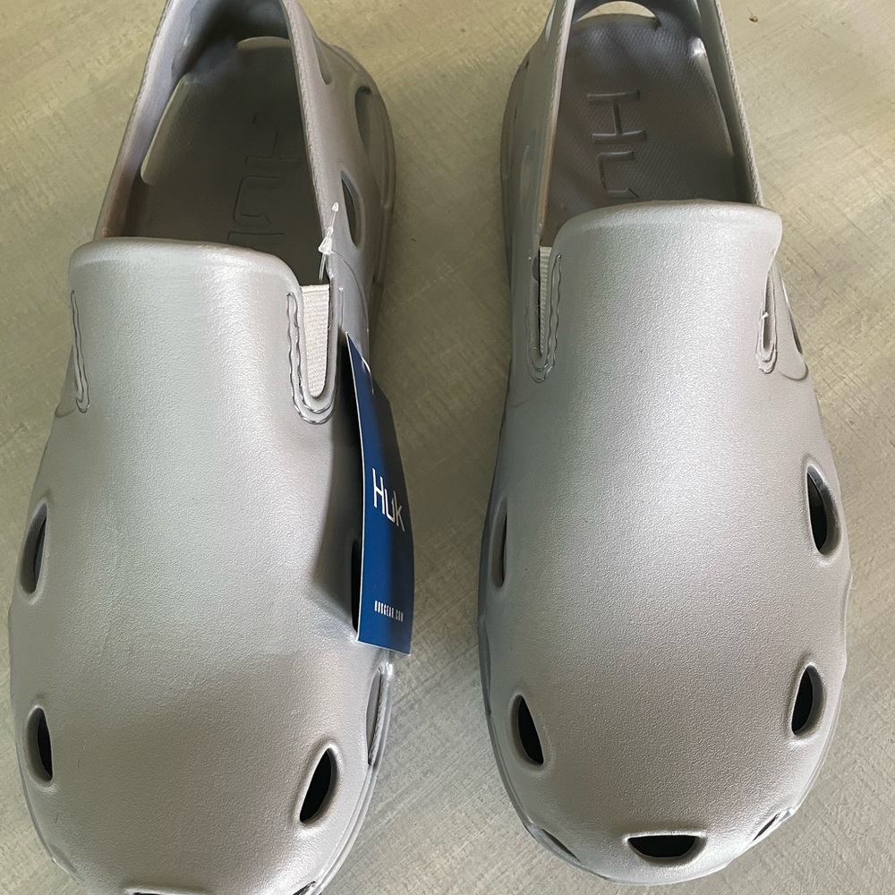 Men’s Huk water shoes NWT